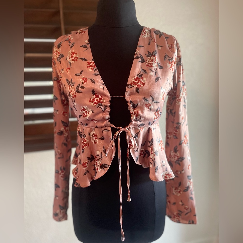 ❤️👀💜 
Honey Bell soft and silky blouse. Size M
